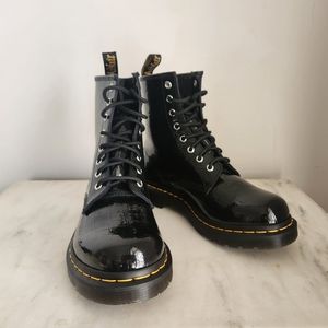 New Dr. Martens Embossed Crocodile Croc Patent Leather Combat Boots Black 1460